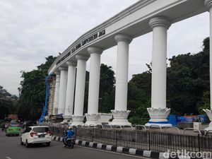 Kota Bogor Bersolek Jelang Tahun Baru, Tugu Lawang Salapan Dicat Ulang Kota Bogor Bersolek Jelang Tahun Baru, Tugu Lawang Salapan Dicat Ulang