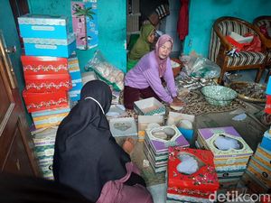Tetangga Calon Besan Jokowi Antar Ater-ater Tasyakuran Pernikahan Erina