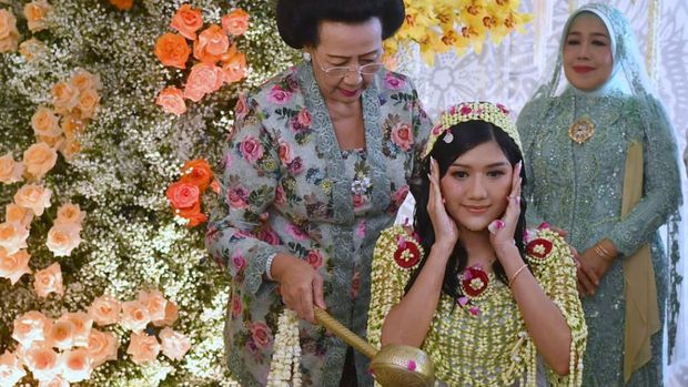 10 Foto Erina Sungkeman Jelang Dinikahi Kaesang, Kebayanya Simbol Kesuburan