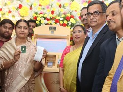 ATM Duit Mah Biasa... Kini Ada yang Bisa Keluarin Emas Lho, Begini Bentuknya