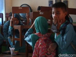 Ortu Murid SDN Pocin 1 Ungkap Pemkot Mau Angkut Barang-barang Sekolah