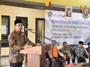Pemkab Sidoarjo Beri Bansos Rp 1 M ke 3.599 Warga Sekitar TPA Jabon