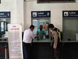 Calon Penumpang Pecahkan Kaca Loket Stasiun Sukabumi Berprofesi Guru Ngaji