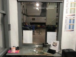 Calon Penumpang Pecahkan Kaca Loket Stasiun Sukabumi Diamankan Polisi