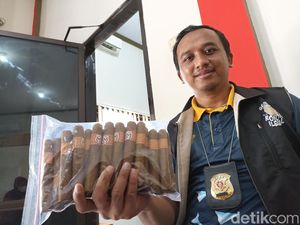 Razia Rokok Bodong di Blitar, Petugas Bea Cukai Temukan 38 Cerutu Ilegal Razia Rokok Bodong di Blitar, Petugas Bea Cukai Temukan 38 Cerutu Ilegal