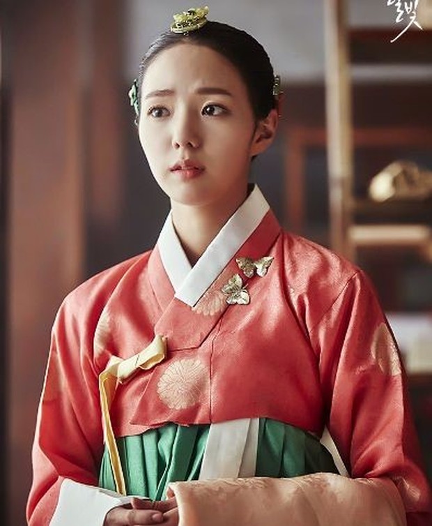 Chae Soo Bin berperan sebagai putri mahkota/ Foto: pinterest.com
