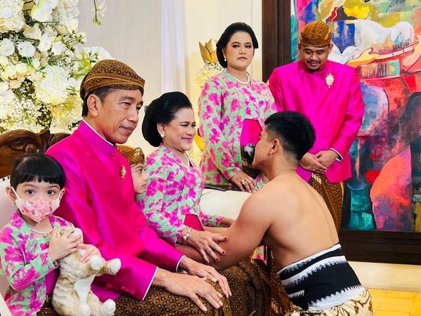 Foto: Jan Ethes Hingga Sedah Mirah yang Bikin Salfok Saat Sungkeman Kaesang