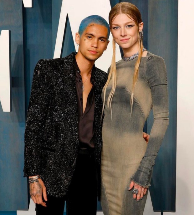 Dominic Fike dan Hunter Schafer/Foto: Dok. harpersbazaar Pasangan Hollywood yang Paling Stylish