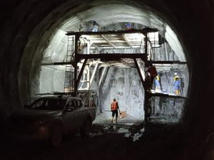 Duarrr! Terowongan PLTA Terbesar Sumatera Diledakkan