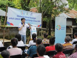 Edukasi Keuangan untuk UMKM Tenun Ikat Karaja Sumba