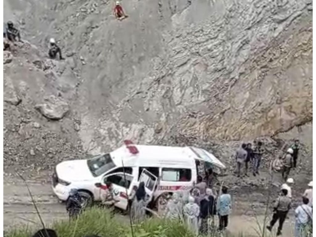 Momen Evakuasi Korban Tambang Batu Bara di Sawahlunto yang Meledak Momen Evakuasi Korban Tambang Batu Bara di Sawahlunto yang Meledak