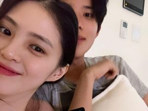 Moon Sang Min Klarifikasi Selfie Bareng Han So Hee, Dikira Foto di Kamar
