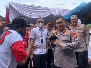 HUT Ke-73 Polda Metro, Irjen Fadil Blusukan ke Lapak Pemulung Kalijati HUT Ke-73 Polda Metro, Irjen Fadil Blusukan ke Lapak Pemulung Kalijati