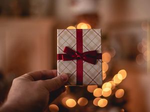 25 Ide Tukar Kado Natal dan Tahun Baru, Ada di Bawah Rp 50 Ribu 25 Ide Tukar Kado Natal dan Tahun Baru, Ada di Bawah Rp 50 Ribu