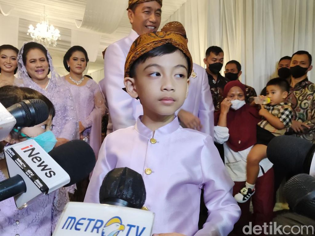 Lucunya Jan Ethes saat Jawab Pertanyaan Wartawan di Kediaman Erina Lucunya Jan Ethes saat Jawab Pertanyaan Wartawan di Kediaman Erina