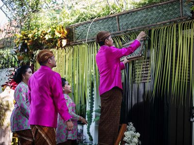 Momen Jokowi Pasang Bleketepe Pernikahan Kaesang