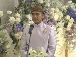 Senyum Merekah Kaesang Pangarep di Malam Midodareni