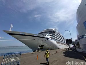 Hore! Kapal Pesiar Sandar Lagi di Tanjung Perak Sejak Pandemi Hore! Kapal Pesiar Sandar Lagi di Tanjung Perak Sejak Pandemi
