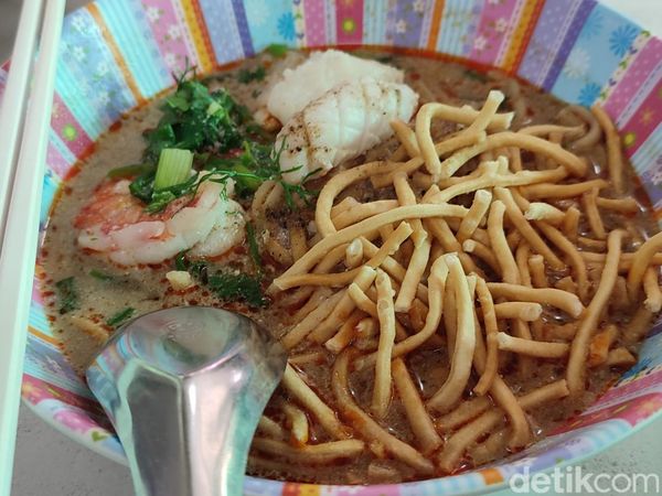 Menjajal Mie Kare yang Enak Sekali di Thailand, Tahu Namanya?