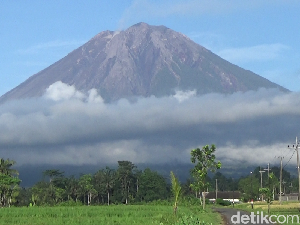 Gunung Semeru Masih di Level Awas, Alami 24 Letusan dalam 6 Jam