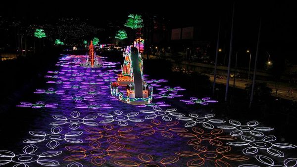 Kota di Kolombia Bercahaya Siap Menyambut Natal