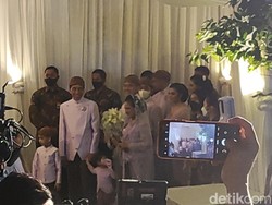 Malam Midodareni, Jokowi Sekeluarga Tiba di Rumah Calon Istri Kaesang