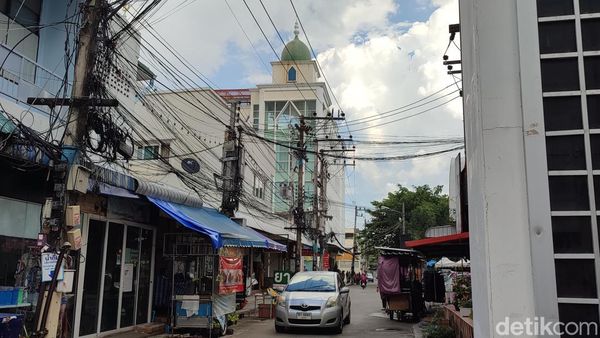 Melihat Masjid Paling Besar di Ujung Utara Thailand