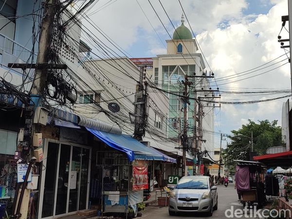 Melihat Masjid Paling Besar di Ujung Utara Thailand