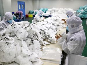 COVID Nggak Kelar-kelar, China Perbanyak Produksi Masker Cegah Corona COVID Nggak Kelar-kelar, China Perbanyak Produksi Masker Cegah Corona