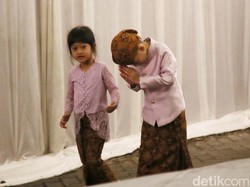 Momen Jan Ethes Jawab Pertanyaan Wartawan di Kediaman Erina