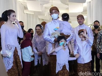 Potret Jan Ethes-Sedah Mirah Kompak Dadah-dadah di Midodareni Erina
