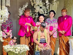 Momen Presiden Jokowi hingga Gibran Guyur Kaesang dengan Air Kembang
