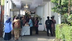 Suasana Terkini di Kawasan Rumah Erina Gudono Jelang Siraman