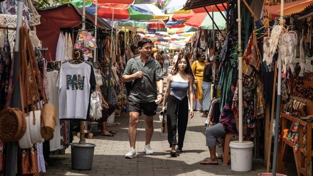  Foreign tourists walk at the Ubud street art market on December 8, 2022 in Ubud, Bali, Indonesia. Indonesia's parliament voted to pass a law that bans extramarital sex on Tuesday, in a move that critics quoted in local media have said will severely impact the tourism industry. Regions like Bali rely heavily on an influx of foreign tourists to keep their economies afloat, and the new law has raised concerns just as international arrivals start to pick up again post-pandemic.  (Photo by Agung Parameswara/Getty Images)