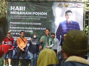 Walkot Kediri Tanam Pohon Bareng Komunitas Hijau Daun & Vespa