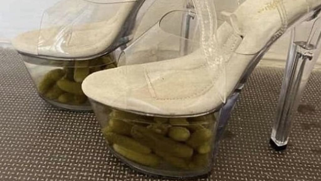 Bukan di Piring, 10 Makanan Ini Disajikan di Dalam Sepatu hingga Gagang Pintu Bukan di Piring, 10 Makanan Ini Disajikan di Dalam Sepatu hingga Gagang Pintu