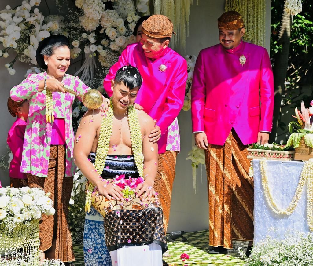 Potret Jokowi dan Iriana saat siraman Kaesang Pangarep, Jumat (9/12/2022).