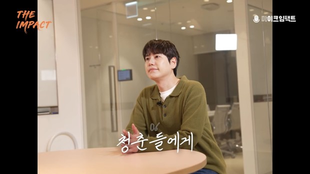Potret Kyuhyun Super Junior dalam wawancara bersama The Impact/ Foto: youtube.com/micimpact Potret Kyuhyun Super Junior dalam wawancara bersama The Impact