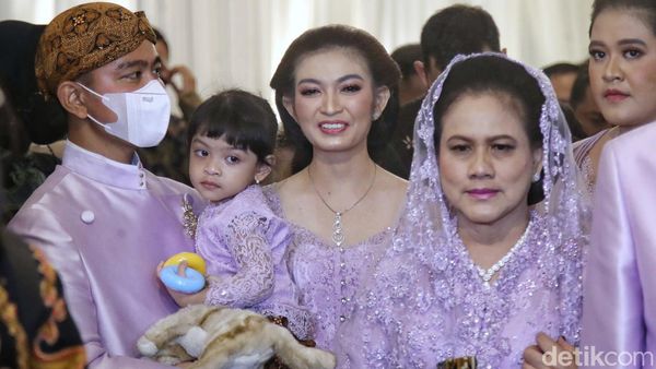 7 Gaya Selvi Ananda Cantik Curi Perhatian di Acara Siraman Sampai Midodareni