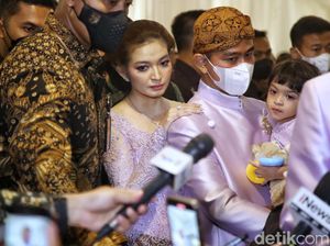 Gibran Kenalkan Kaesang Sebagai Sosok Slengean tapi Hatinya Baik Gibran Kenalkan Kaesang Sebagai Sosok Slengean tapi Hatinya Baik