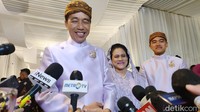 Bawa Serah-serahan Saat Midodareni Erina, Jokowi: Banyak Banget