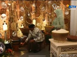 Allen Kakak Erina Nyalakan Api dalam Prosesi Cethik Geni-Adang Sepisan