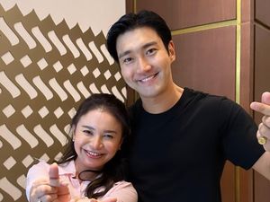 Rossa Pamer Momen Dipeluk & Foto Bareng Choi Siwon, Sukses Bikin Iri Netizen Rossa Pamer Momen Dipeluk & Foto Bareng Choi Siwon, Sukses Bikin Iri Netizen