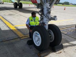 Otoritas Bandara Periksa Pesawat di Bali-Nusra Jelang Libur Nataru Otoritas Bandara Periksa Pesawat di Bali-Nusra Jelang Libur Nataru