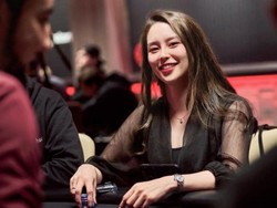 Pemain Poker Glamour yang Kerap Pamer Dada Kini Bikin Pengakuan Tentang Seks