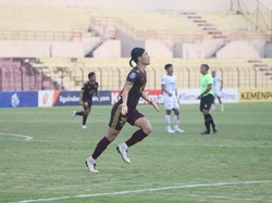 Gol Kenzo Nambu Antar PSM Curi 3 Poin di Markas Arema FC