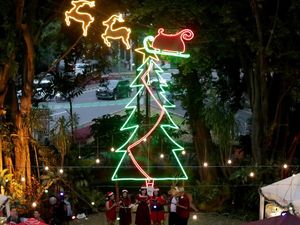 Suasana Natal Ala Eropa di Tugu Kunstkring Paleis