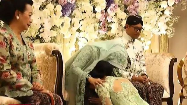 Momen haru sungkeman Erina Gudono