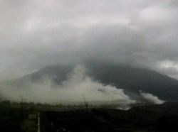 Susah Payah Tim Relawan Selamatkan Diri dari Awan Panas-Hujan Abu Semeru