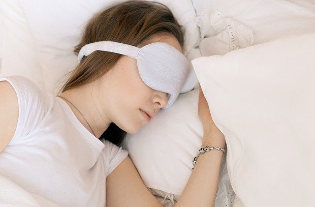 Tidur cukup akan lebih menyehatkan dan membuat kulitmu glowing / Foto: pexels.com/Anna Nekrashevich Tidur cukup akan lebih menyehatkan dan membuat kulitmu glowing / Foto: pexels.com/Anna Nekrashevich